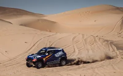 The blue MINI in action on the sand during the 2022 Abu Dhabi Desert Challenge